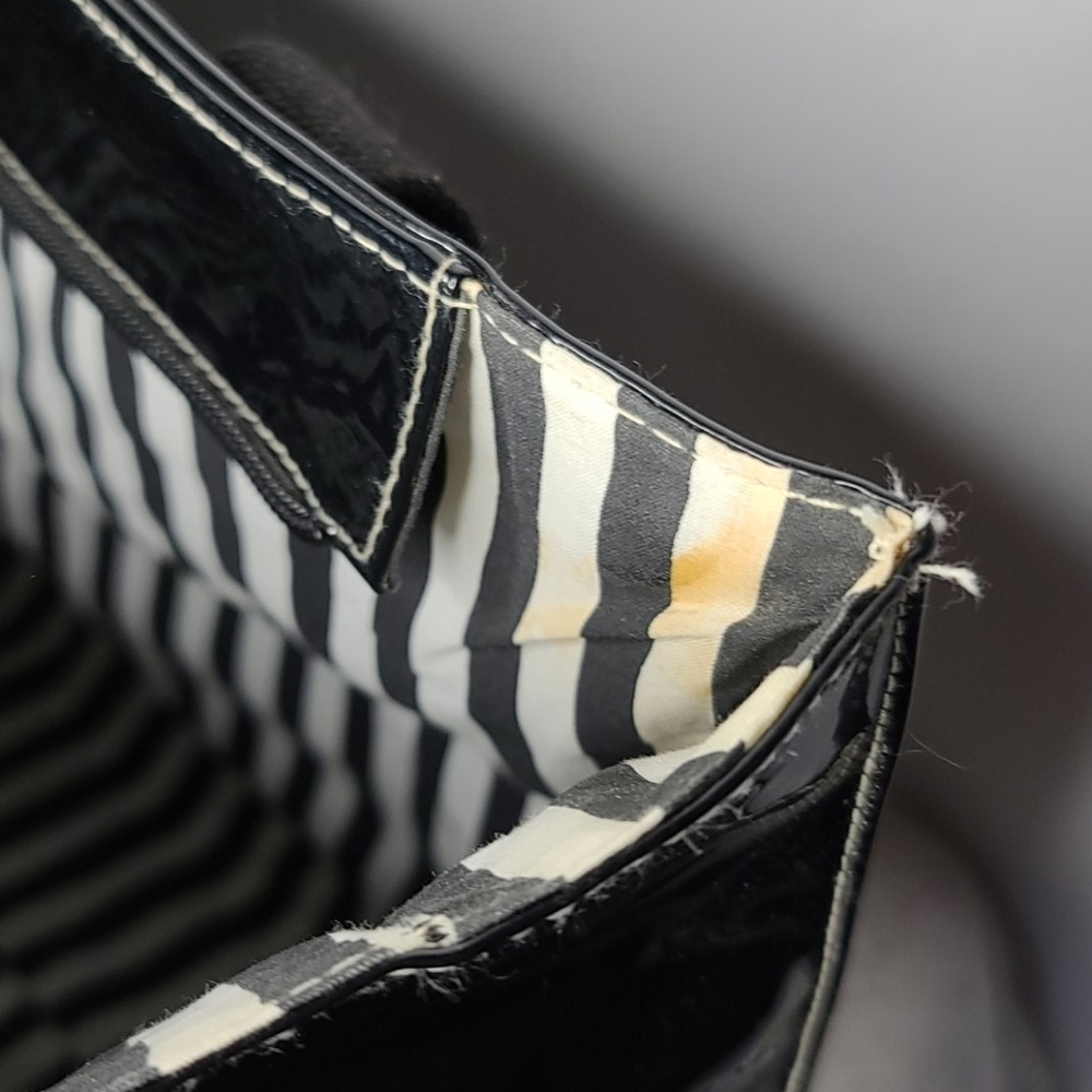 Sondra Robert's black glossy large tote bag - Picture 7 of 8
